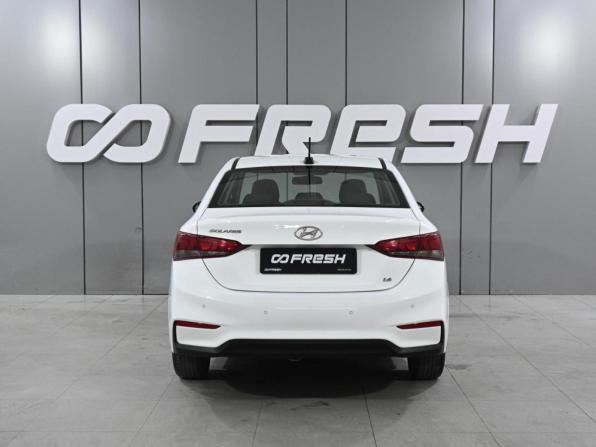 Hyundai Solaris II с пробегом 2017 года, цена 1 519 000 рублей, 122348 км, седан, Автокод Объявления
