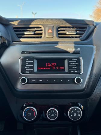 Kia Rio III Рестайлинг с пробегом 2016 года, цена 1 050 000 рублей, 76311 км, хэтчбек, Автокод Объявления