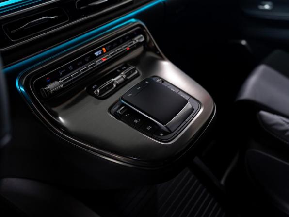Новый Mercedes-Benz V-Класс III (W447) Рестайлинг 2 2025 года, цена 17 350 000 рублей, минивэн, Автокод Объявления