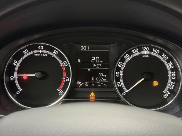 Skoda Rapid I Рестайлинг с пробегом 2019 года, цена 1 365 000 рублей, 61600 км, лифтбек, Автокод Объявления
