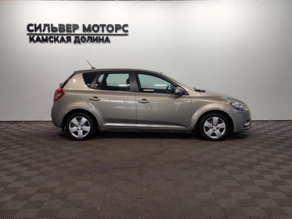Kia Ceed II с пробегом 2012 года, цена 840 000 рублей, 246123 км, хэтчбек, Автокод Объявления