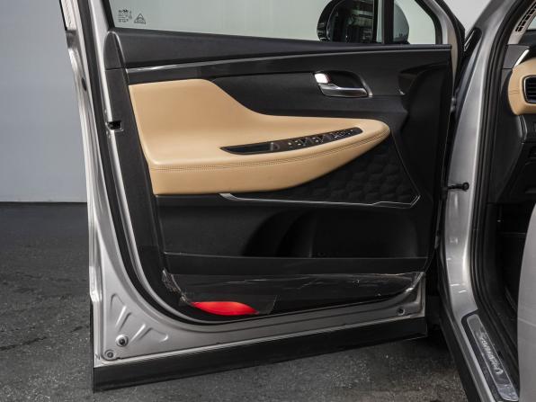 Hyundai Santa Fe IV Рестайлинг с пробегом 2023 года, цена 4 199 000 рублей, 42092 км, внедорожник, Автокод Объявления