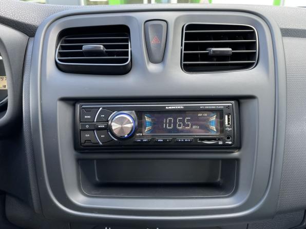 Renault Logan II с пробегом 2015 года, цена 725 000 рублей, 102700 км, седан, Автокод Объявления