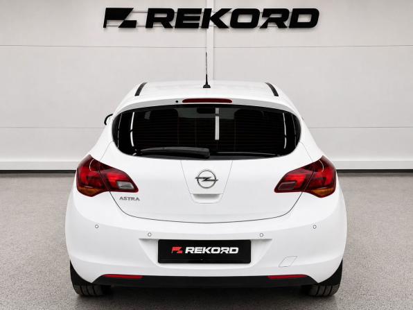 Opel Astra J с пробегом 2011 года, цена 650 000 рублей, 258137 км, хэтчбек, Автокод Объявления