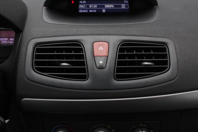 Renault Fluence I Рестайлинг с пробегом 2014 года, цена 995 000 рублей, 132092 км, седан, Автокод Объявления