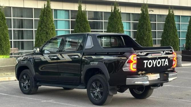 Toyota Hilux VIII Рестайлинг 2 с пробегом 2025 года, цена 7 615 000 рублей, 10 км, пикап, Автокод Объявления