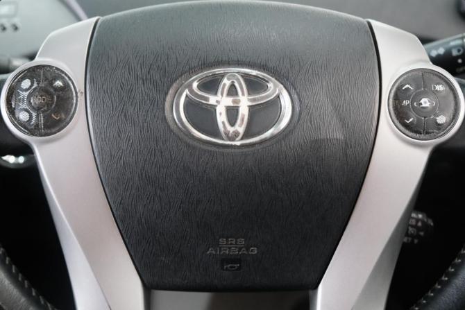 Toyota Prius III Рестайлинг (XW30) с пробегом 2012 года, цена 959 000 рублей, 259500 км, лифтбек, Автокод Объявления