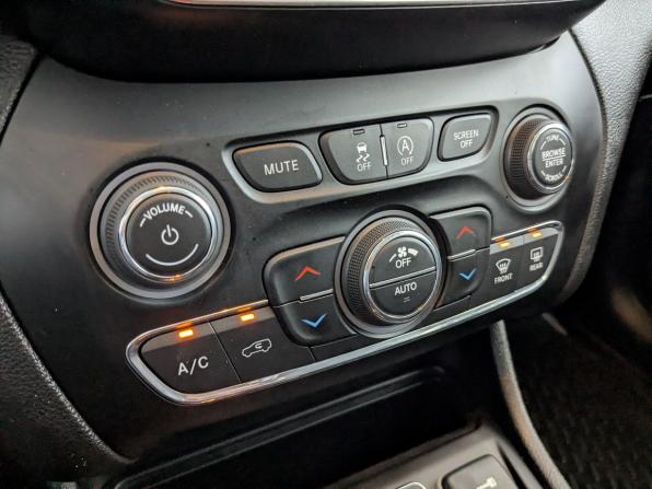 Jeep Cherokee V (KL) Рестайлинг с пробегом 2018 года, цена 2 525 000 рублей, 73810 км, внедорожник, Автокод Объявления