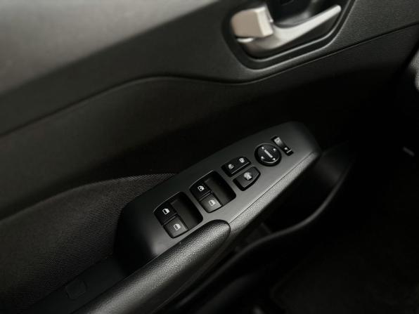 Hyundai Solaris II с пробегом 2019 года, цена 1 499 500 рублей, 76101 км, седан, Автокод Объявления