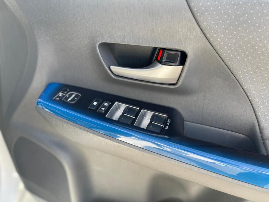 Toyota Prius Alpha I (ZVW40/41) Томск  - изображение 15