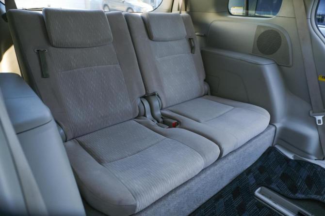 Toyota ISis I Рестайлинг с пробегом 2010 года, цена 997 000 рублей, 190000 км, компактвэн, Автокод Объявления