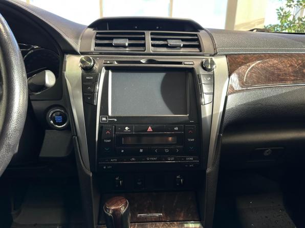 Toyota Camry VII (XV50) Рестайлинг с пробегом 2015 года, цена 2 290 000 рублей, 140000 км, седан, Автокод Объявления
