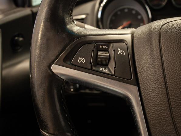 Opel Astra J с пробегом 2011 года, цена 650 000 рублей, 235807 км, хэтчбек, Автокод Объявления