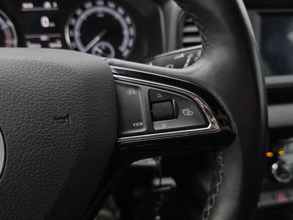 Skoda Karoq I с пробегом 2020 года, цена 1 920 000 рублей, 137516 км, внедорожник, Автокод Объявления