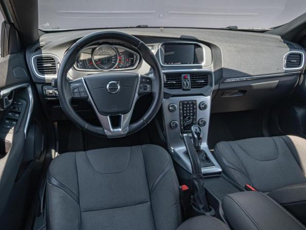 Volvo V40 Cross Country I Рестайлинг с пробегом 2017 года, цена 1 449 000 рублей, 112925 км, хэтчбек, Автокод Объявления
