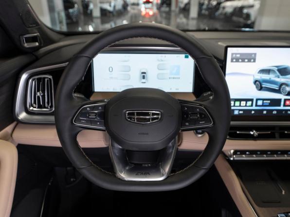 Geely Monjaro I Рестайлинг 2 с пробегом 2025 года, цена 4 200 000 рублей, 26 км, внедорожник, Автокод Объявления