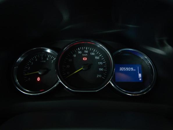 Renault Logan II с пробегом 2015 года, цена 399 000 рублей, 305907 км, седан, Автокод Объявления