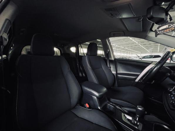 Toyota RAV4 IV (XA40) Рестайлинг с пробегом 2017 года, цена 2 350 000 рублей, 130570 км, внедорожник, Автокод Объявления
