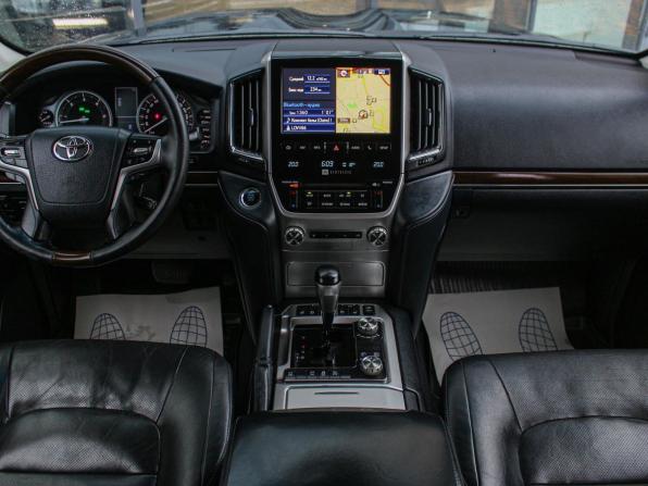 Toyota Land Cruiser 200 Series Рестайлинг 2 с пробегом 2018 года, цена 4 200 000 рублей, 413500 км, внедорожник, Автокод Объявления