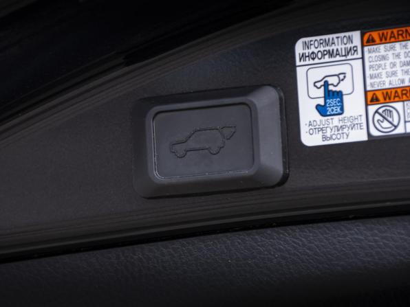 Toyota RAV4 IV (XA40) Рестайлинг с пробегом 2016 года, цена 2 799 000 рублей, 30000 км, внедорожник, Автокод Объявления