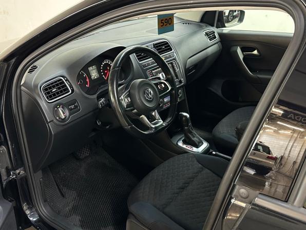 Volkswagen Polo V Рестайлинг с пробегом 2019 года, цена 1 070 000 рублей, 199700 км, седан, Автокод Объявления