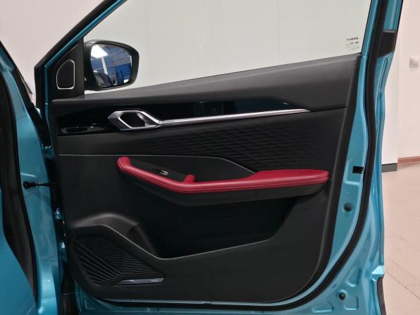 Geely Coolray I Рестайлинг с пробегом 2024 года, цена 2 198 000 рублей, 22742 км, внедорожник, Автокод Объявления