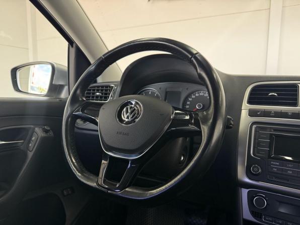 Volkswagen Polo V Рестайлинг с пробегом 2017 года, цена 1 529 000 рублей, 62500 км, седан, Автокод Объявления