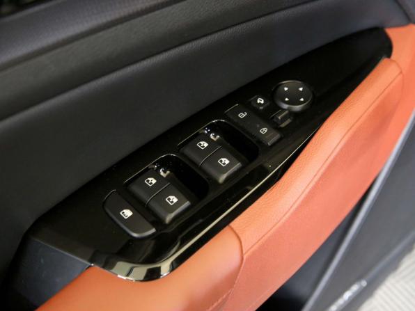 Kia Sportage V с пробегом 2024 года, цена 3 245 000 рублей, 38000 км, внедорожник, Автокод Объявления