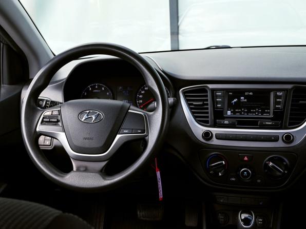Hyundai Solaris II с пробегом 2018 года, цена 1 428 000 рублей, 55112 км, седан, Автокод Объявления