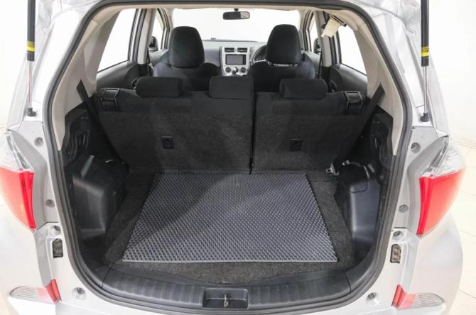 Toyota Ractis II с пробегом 2012 года, цена 849 000 рублей, 147000 км, хэтчбек, Автокод Объявления