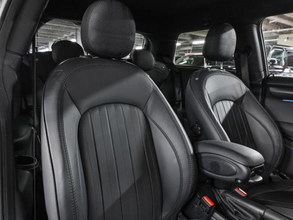 Mini Hatch III (F55/F56) Рестайлинг 2 с пробегом 2021 года, цена 4 098 000 рублей, 23201 км, хэтчбек, Автокод Объявления