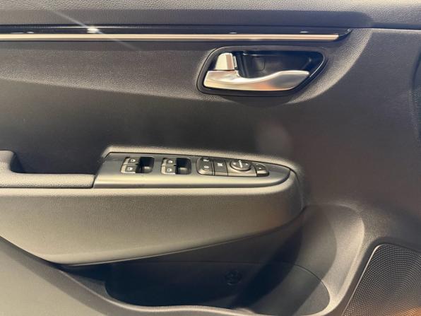 Kia Rio IV с пробегом 2019 года, цена 1 714 700 рублей, 62155 км, хэтчбек, Автокод Объявления