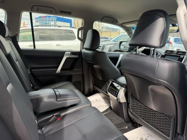 Toyota Land Cruiser Prado 150 Series Рестайлинг 2 с пробегом 2018 года, цена 6 170 000 рублей, 93454 км, внедорожник, Автокод Объявления