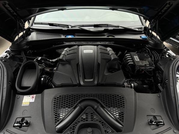 Porsche Macan I Рестайлинг 2 с пробегом 2023 года, цена 9 500 000 рублей, 9166 км, внедорожник, Автокод Объявления