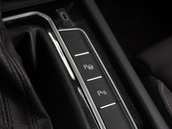 Volkswagen Passat B8 Рестайлинг с пробегом 2020 года, цена 3 234 000 рублей, 158085 км, универсал, Автокод Объявления