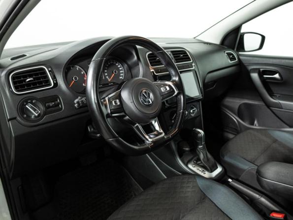 Volkswagen Polo V Рестайлинг с пробегом 2020 года, цена 1 299 700 рублей, 109312 км, седан, Автокод Объявления