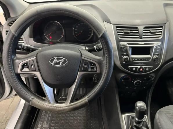 Hyundai Solaris I Рестайлинг с пробегом 2015 года, цена 929 000 рублей, 130000 км, седан, Автокод Объявления