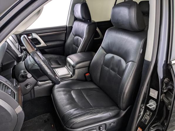 Toyota Land Cruiser 200 Series Рестайлинг 2 с пробегом 2017 года, цена 5 050 000 рублей, 300506 км, внедорожник, Автокод Объявления