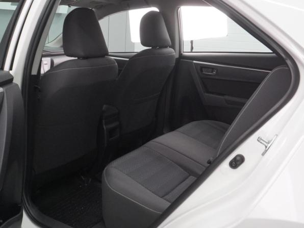 Toyota Corolla XI (E160 E170 E180) Рестайлинг 1 с пробегом 2018 года, цена 1 649 000 рублей, 105997 км, седан, Автокод Объявления