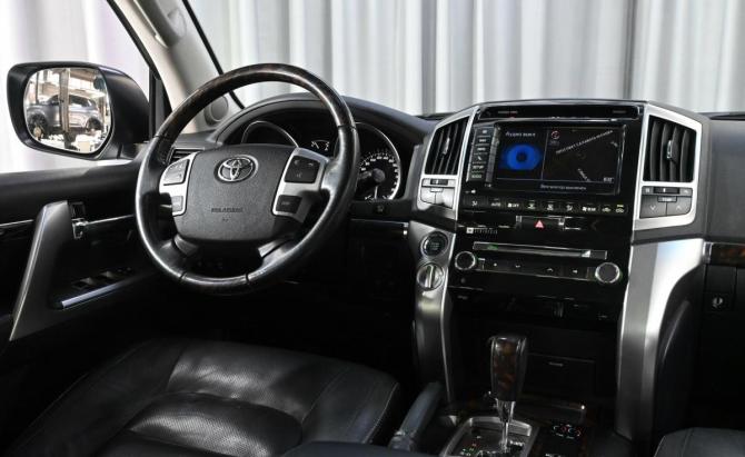 Toyota Land Cruiser 200 Series Рестайлинг 1 с пробегом 2015 года, цена 6 749 990 рублей, 44000 км, внедорожник, Автокод Объявления