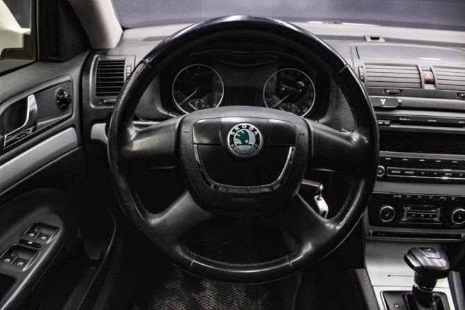 Skoda Octavia II (A5) Рестайлинг с пробегом 2013 года, цена 939 000 рублей, 272360 км, лифтбек, Автокод Объявления