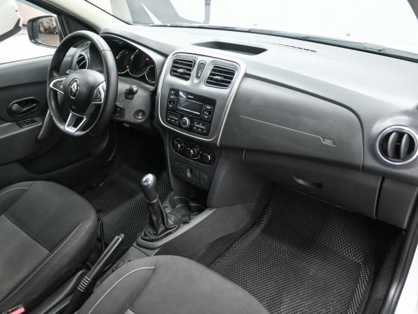 Renault Logan II Рестайлинг с пробегом 2020 года, цена 939 900 рублей, 175000 км, седан, Автокод Объявления