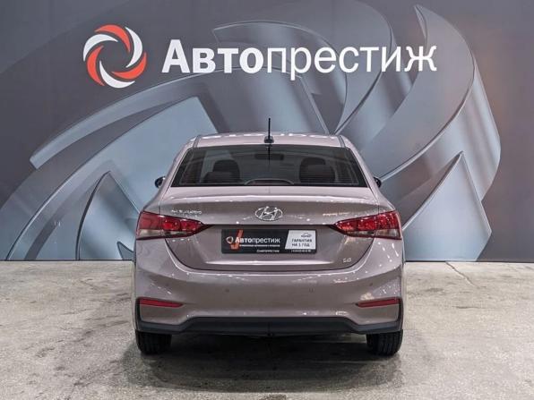 Hyundai Solaris II с пробегом 2018 года, цена 1 175 000 рублей, 121000 км, седан, Автокод Объявления
