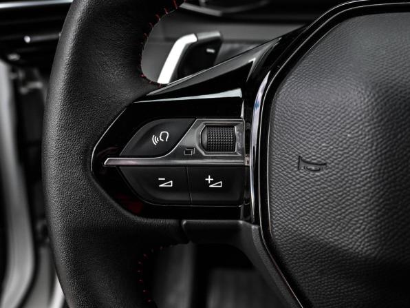 Peugeot 2008 II с пробегом 2021 года, цена 1 919 000 рублей, 13598 км, внедорожник, Автокод Объявления