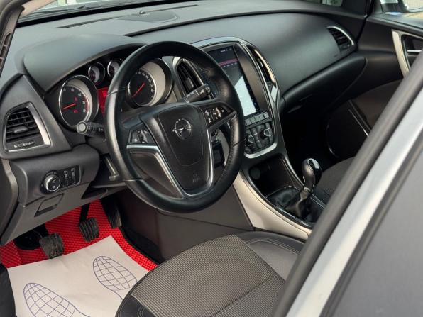 Opel Astra J с пробегом 2011 года, цена 690 000 рублей, 237365 км, хэтчбек, Автокод Объявления