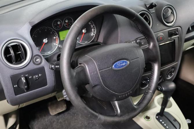 Ford Fusion I Рестайлинг с пробегом 2006 года, цена 349 000 рублей, 189000 км, хэтчбек, Автокод Объявления