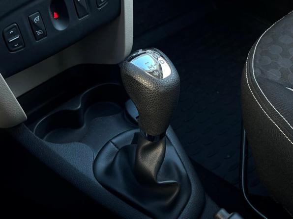 Renault Logan II с пробегом 2015 года, цена 859 700 рублей, 55956 км, седан, Автокод Объявления
