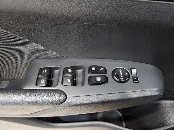 Hyundai Solaris II с пробегом 2018 года, цена 1 199 000 рублей, 162683 км, седан, Автокод Объявления