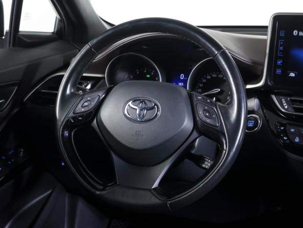 Toyota C-HR I с пробегом 2018 года, цена 2 590 000 рублей, 63830 км, внедорожник, Автокод Объявления