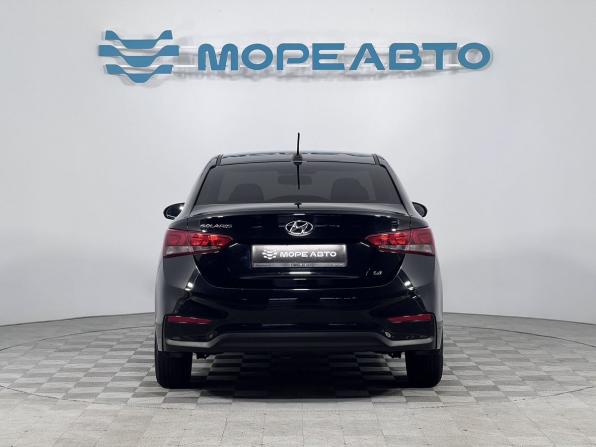 Hyundai Solaris II с пробегом 2018 года, цена 1 490 000 рублей, 126239 км, седан, Автокод Объявления